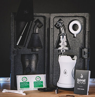 Boost-EVO-Travel-Case-with-Cleaning-Suppliesweb vaporizador V-Tower Arizer Vaporizadores.pe